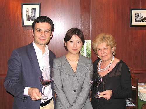 ジャンルーカ ガロフォリ氏とダリアガロフォリさんと記念写真