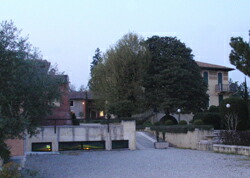 マァジ カンティーナ前