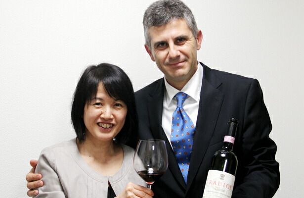 ピエロ社長とワインを手に