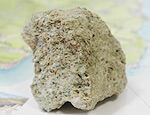 イスキア特有の緑色の凝灰岩