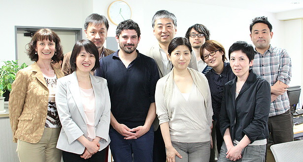 マルコ ファイさんを囲み集合写真