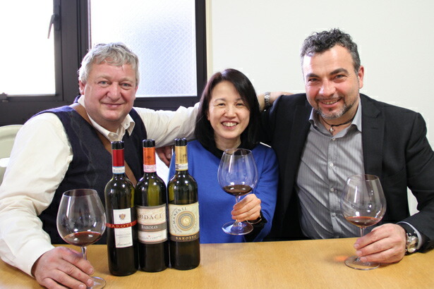 ロベルト サロット氏と同社スタッフとの記念撮影