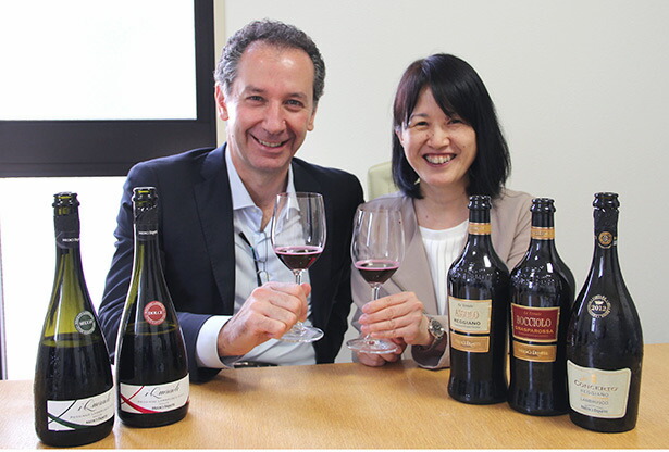 アルベルト氏とランブルスコを前に