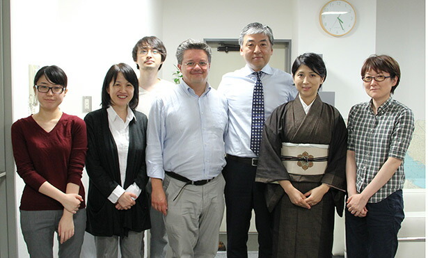 サンタレッリ氏とトスカニースタッフの集合写真