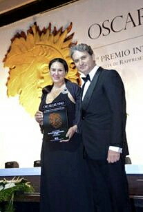 年間最優秀赤ワインを受賞した２０１２年オスカー デル ヴィーノ受賞式