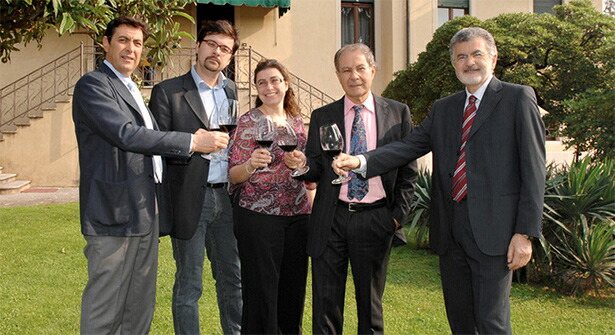 チームマァジ社