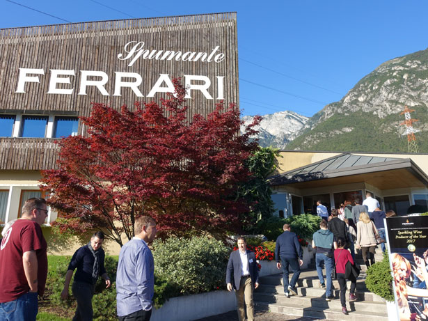 フェッラーリのカンティーナ外観