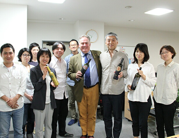 ルーチェ デッラ ヴィーテ社ピーター ファーガソン氏とトスカニースタッフ