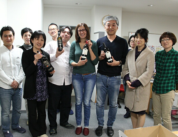 カンティーネ デル ノタイオ社輸出部長 パメラ フォルトゥーナさんとトスカニースタッフ