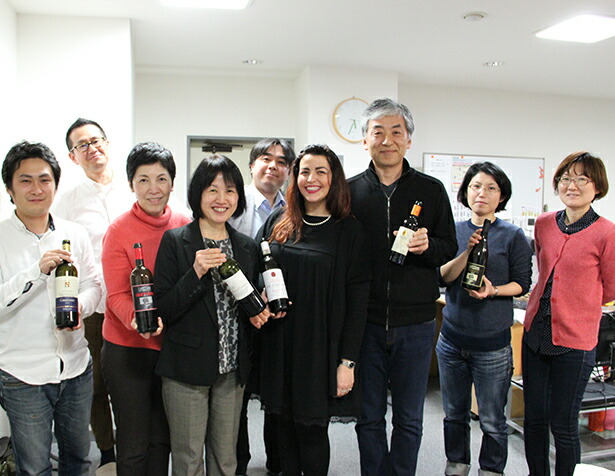 テヌータ ディ カペッツァーナ社 クラウディア マンガティアさんとトスカニースタッフ