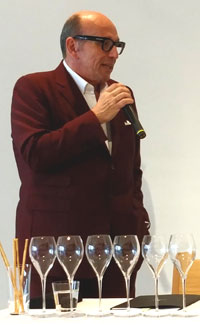 マウリツィオザネッラ氏