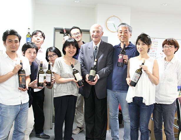 ヴァッレ デラカーテ社 アントニオ ラ ヴィスタ氏とトスカニースタッフ