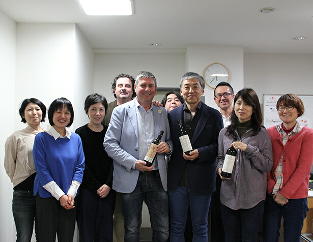 モンテヴェルティーネ社 マルティーノ マネッティ氏とトスカニースタッフ
