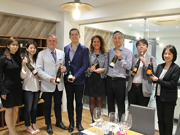 サルタレッリ社 パトリツィオ キアッケリーニ氏、トマーゾ キアッケリーニ氏、カテリーナ キアッケリーニさんとトスカニースタッフ