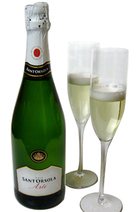 アスティ スプマンテ サン オルゾーラをグラスに注いだところ