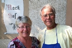 モックの畑を管理するプレッテル夫妻