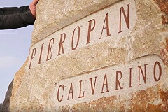 カルヴァリーノ石碑