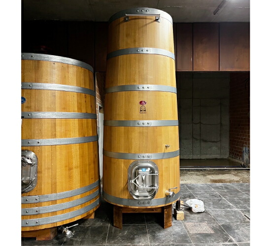 特注の細長い大樽