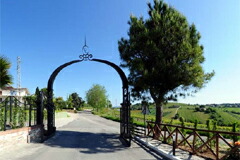 イルミナーティのワイナリー入り口