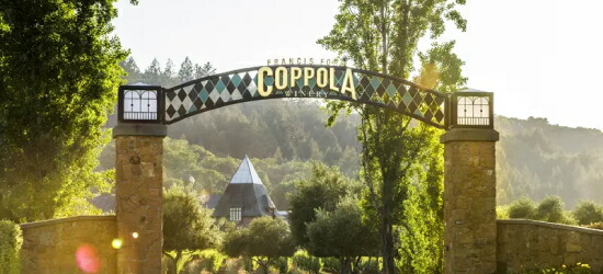 コッポラ ワイナリー門